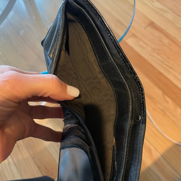 Authentic Salvatore Ferragamo Wallet - Picture 4 of 9